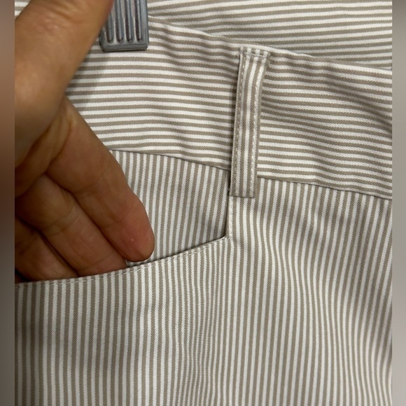 🛍️Never worn Express Designstudio stripped shorts Size 6 - Picture 2 of 9